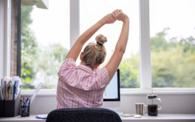 6 Neck and Shoulder Stretches for Desk Workers: Quick Posture Improvement Exercises